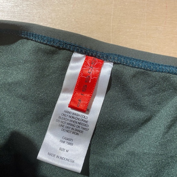 Gossip Women's Green Bikini Bottom Size Medium (BP) - Picture 9 of 11